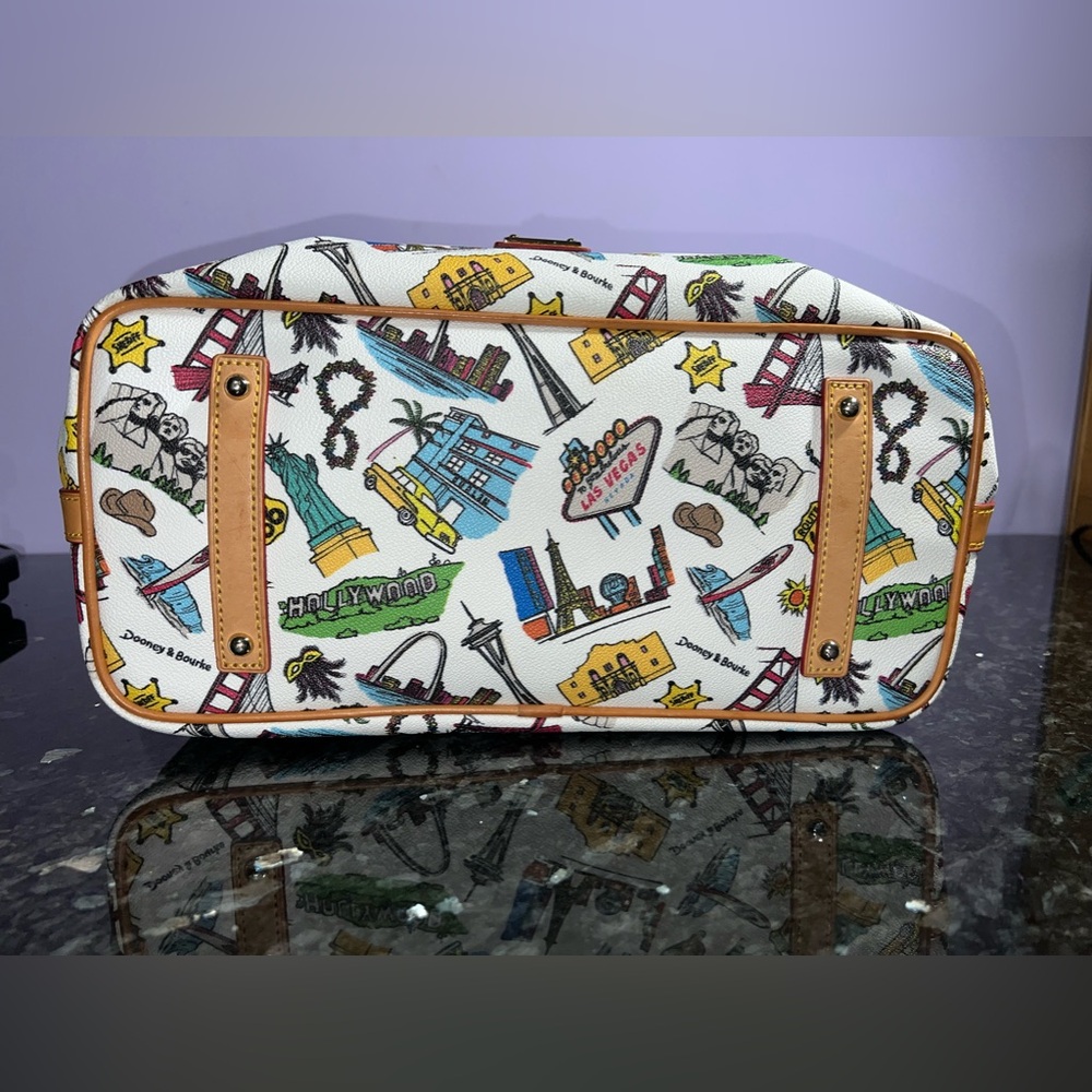 HTF Sold Out Dooney & Bourke Americana Landmark Tote - Picture 5 of 12